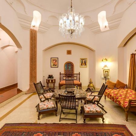 Hostie Chinar Haveli - Heritage Home With Pool, Gurgaon Exteriör bild