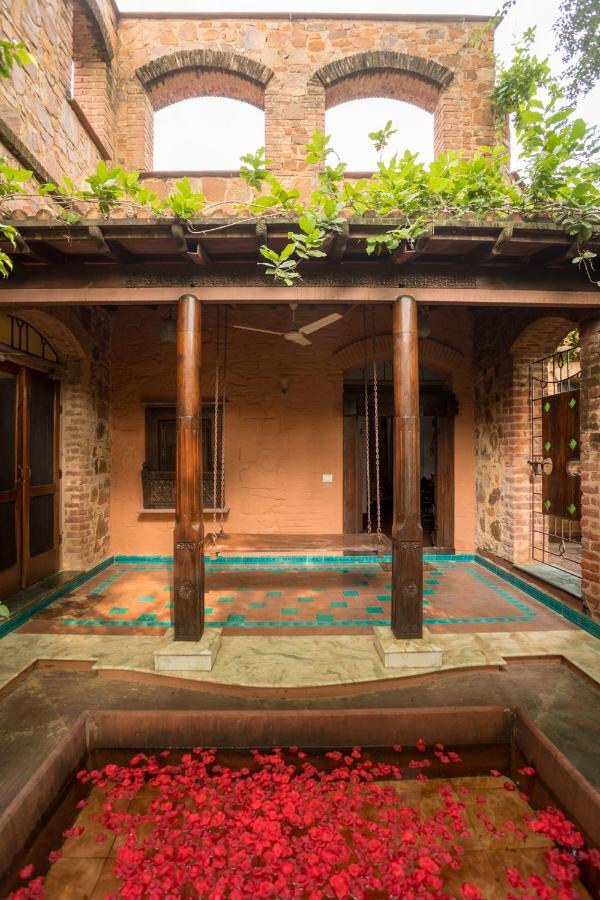 Hostie Chinar Haveli - Heritage Home With Pool, Gurgaon Exteriör bild